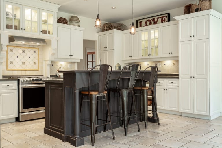 A modern country kitchen with breakfast bar for recent listings